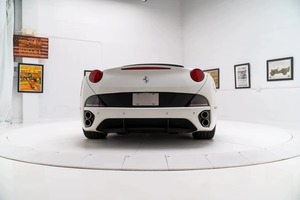 รถเฟอร์รารี่เปิดประทุนปี 2013 รุ่นใช้งานน้อย ได้รับการรับรองจากแคลิฟอร์เนีย ภายในสีอ่อน เบาะหนัง เครื่องยนต์เทอร์โบ ขับเคลื่อนสี่ล้อ ล้อแม็ก R17 พร้อมระบบควบคุมความเร็วอัตโนมัติ - Product Image 2