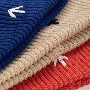 Gorro de Invierno de Alta Calidad, Moderno, Tejido, sin Borde, con Diseño Personalizado, Talla y Estampado a Medida - Product Image 4