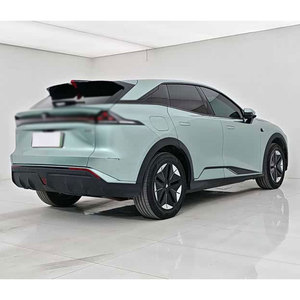 Vehículo Eléctrico Premium de Nueva Generación, SUV Eléctrico Moderno en Verde Menta con Diseño Elegante y Detalles Negros, Vehículo Eléctrico de Lujo - Product Image 4