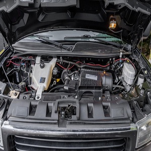 ¡Oferta Imperdible! Super Clean 2019 G-MC Savana G2500 LT 4x4, Motor V8 de 6 Litros, Tracción en las 4 Ruedas, Automática de 6 Velocidades, Furgoneta de Lujo Negra - Product Image 6