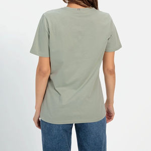 เสื้อยืดผู้หญิงน้ำหนักเบา ราคาดีที่สุด ทรงปกติ คอกลม สไตล์ลำลอง ผ้าแคนวาส MOQ ต่ำ ขายดีที่สุด รับผลิตแบรนด์ส่วนตัว สีพื้น - Product Image 3