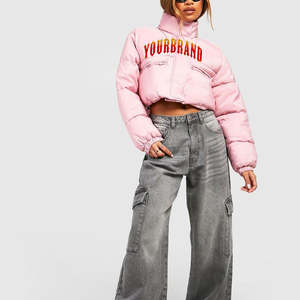 Veste matelassée courte rose pour homme sur mesure OEM |   Remplissage en coton |   Manteau matelassé à bulles |   Broderie sur le devant |   Veste d'hiver style short - Product Image 6