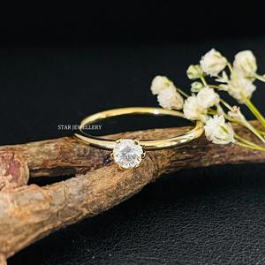 Anillo de Diamante Cristiano Minimalista para Mujer, con Corte Brillante Redondo, Cultivado en Laboratorio, 0.25 CT, CVD, Oro Sólido de 14K - Product Image 1