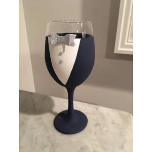 Hermosas y lujosas copas de vino de cristal para ''NOVIO Y NOVIA'', las copas de vino hacen que cada brindis se sienta especial e intencional. - Product Image 4