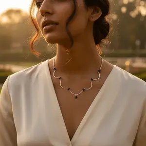 Elegante Collar de Plata 925 para Mujer con Piedras Preciosas Negras, con Ágata, Granate, Zafiro, Cuarzo, Coral, Concha, Estilo Religioso - Product Image 1