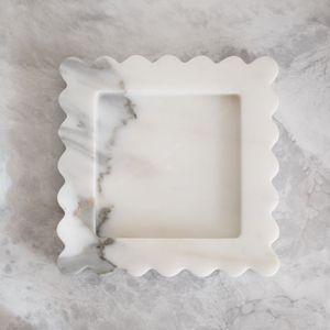 Plateau en marbre blanc de grande qualité à prix raisonnable pour la table de toilette, aide les femmes à organiser les parfums, les bijoux et les cosmétiques - Product Image 6