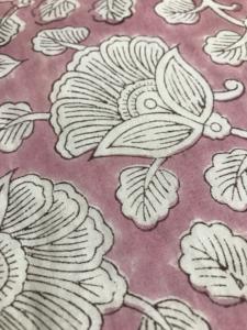 Tela de Algodón Estampada a Mano con Diseño Floral en Rosa Empolvado |   Textil Botánico Tradicional de la India - Product Image 3