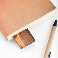 Marque-pages uniques en bois d'olivier faits à la main - Logo personnalisable Marron 15x4cm Impression par gravure Usage promotionnel Marque ArtisRaw