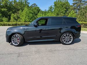 Range Rover Sport Dynamic SE SUV Automatique Essence Atmosphérique avec Toit Panoramique et Sièges en Cuir – État Impeccable 2020 - Product Image 4