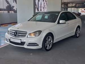 2022 C200 Avantgarde, Volante a la Izquierda, Tracción Delantera, Asientos de Cuero, Motor de Gasolina de Aspiración Natural, Color Oscuro, Sedán con ACC - Product Image 2