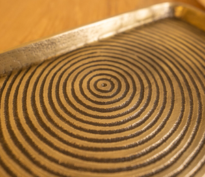 Elegante bandeja de servicio decorativa de media luna de aluminio con diseño único para cenas y eventos elegantes disponible a precio de fábrica - Product Image 4