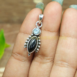 Pendentif artisanal en onyx noir et topaze bleue, argent sterling 925, pierres précieuses naturelles, bijoux bohèmes, cadeau pour femme, cadeau de Noël - Product Image 5