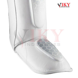 Qualité supérieure nouvel arrivage Logo personnalisé imprimé à la main meilleur fournisseur protège-tibia et cou-de-pied par Viky Industries - Product Image 6