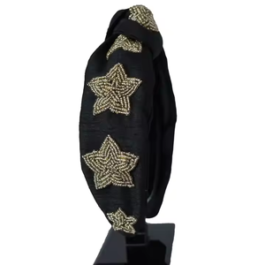 Bandeau exquis en perles de rocaille avec des perles multicolores, conçu pour les femmes qui apprécient les accessoires de cheveux haut de gamme et le style unique - Product Image 3