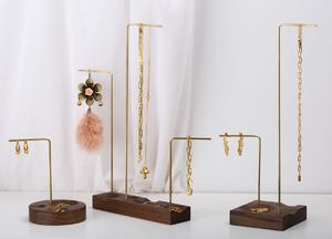 Support de présentation de bijoux en métal doré en forme de papillon avec plateau miroir disponible à prix de gros - Product Image 6