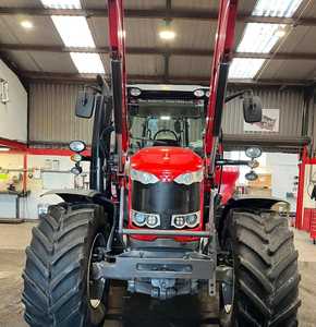 Tractor Agrícola Massey Ferguson 5480 con Tracción en las 4 Ruedas, Alta Seguridad, Multifuncional para Trabajo de Campo - Product Image 2