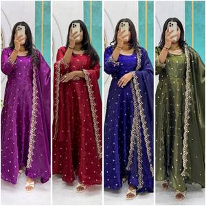 NUEVO LANZAMIENTO DE KURTA PENT DE DISEÑADOR CON DUPATTA, TELA DE ALGODÓN MUL PURO CON TRABAJO DE BORDADO PARA FIESTAS Y OPORTUNIDADES CASUALES - Product Image 6