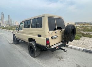 Meilleure Offre LandCruisers 70 |   Conduite à droite uniquement |   Moteur diesel 4,5 L |   SUV tout-terrain commercial 4x4 - Product Image 4