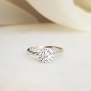 Anillo de Compromiso con Halo de Diamante Cultivado en Laboratorio de 0.32 CT, Colección de Elegantes Anillos de Diamantes - Product Image 2