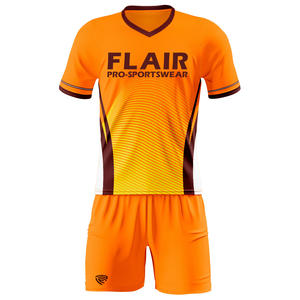 Kits de football rétro conçus sur mesure Uniformes de maillot de football pour enfants de haute qualité pour hommes - Product Image 1