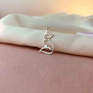 Pendentif minimaliste en forme de chat en argent sterling 925 plaqué or rhodié 18 carats pour femmes, enfants et unisexe - Bijoux pour les occasions de fête - Product Image 4