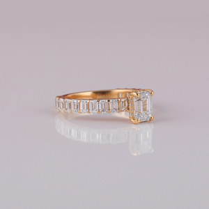 Sterling SilverLuxury Emerald Cut Lab Grown Diamond Anillo de compromiso Joyería de boda de moda para mujer Side Diamond Pave IGI - Product Image 5