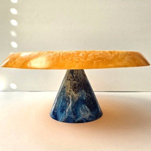 ฐานวางเค้กเรซิ่นแบบปรับแต่งได้ เป็นมิตรกับสิ่งแวดล้อม พร้อมฐานที่ทนทาน ใช้กับไมโครเวฟและเครื่องล้างจานได้ เหมาะสำหรับงานแต่งงานหรืองานวันเกิด - Product Image 1