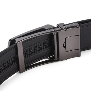 Cinturón Formal de Cuero Genuino para Hombre con Hebilla Rectangular de Acero con Cierre Automático, Diseño Sólido Negro y Duradero - Product Image 1