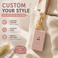 LABON Carnet A7 personnalisé avec porte-clés, couverture rose poudré, motif cerises, cerise dorée en haut, pages vierges, chaîne dorée, breloque de sac, OEM ODM