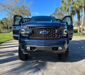 Camionetas Chevrolet Silverado 1500 Crew/Cab RST Automáticas 2022 - Product Image 1