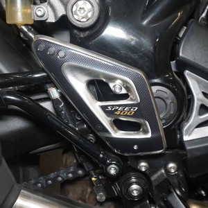 Adesivi Protettivi 3D per Tallone Compatibili con Triumph Speed 400, Protezioni per Poggiapiedi e Serbatoio Moto - Product Image 1