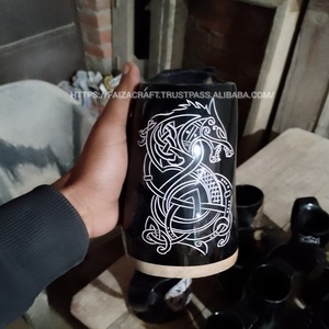 Tasse en verre à liqueur Viking Agate Buffalo avec anneau supérieur et inférieur en laiton pour boire de l'hydromel festif Koi pour les fêtes - Product Image 1