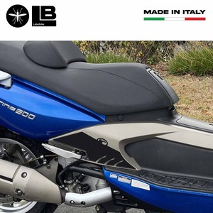 2 protezioni per piedi in gel 3D compatibili con le motociclette XCITING 250-300-500 e KYMCO. Eleganti adesivi per moto. - Product Image 2