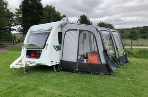 Caravana Lunar Clubman Gris de Lujo, de Aluminio, con un Dormitorio, 4x4, Remolque Familiar para Viajes y Aventuras al Aire Libre - Product Image 2