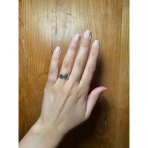 Anillo de Boda Romántico Navajo de Oro de 14k y Plata de Ley, Patrón Geométrico Etéreo, Perla, Bañado en Rodio, Platino, Hecho a Mano por Artesanos - Product Image 4