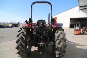 Compre un tractor agrícola fuerte y eficiente: el tractor Case IH Farmall 105A garantiza un funcionamiento fluido en diversas condiciones de campo. - Product Image 4