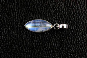 Pendentifs vintage en gros avec fermoir, pierre de lune et laiton, pendentifs de charme MANGALMAY CORPORATION - Product Image 4