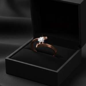 แหวนเพชรทรงกลุ่ม ทำจากทองคำโรสโกลด์ 14k เพชรเลี้ยงในห้องปฏิบัติการ พร้อมใบรับรอง - Product Image 1