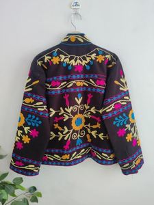 Chaqueta Suzani de Terciopelo, Regalo para Ella, Chaqueta Bordada Suzani Hecha a Mano, Abrigo de Invierno, Chaqueta Corta Suzani para Mujer, Bata - Product Image 3