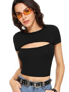 เสื้อยืดครอปสีดำสำหรับผู้หญิงเสื้อครอปแบบเปิดหน้าอกเปิดมีสไตล์ - Product Image 3