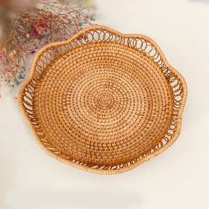 BANDEJA DE RATTAN redonda única elegante y funcional para servir alimentos, frutas y artículos para el hogar con materiales ecológicos - Product Image 2