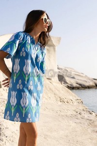 Venta al por mayor hecho de popelina de algodón ligeramente estructurado Botón Características Pullover Estilo Bolsillos Bloque Imprimir Vestido corto para mujeres - Product Image 3