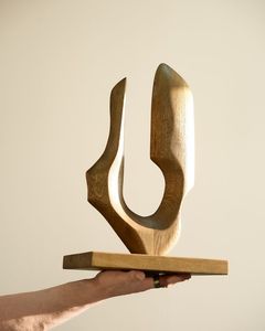 Sculpture en bois créative avec des formes abstraites modernes parfaites pour les propriétaires artistiques et les designers d'intérieur - Product Image 3
