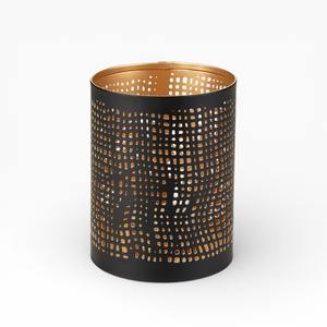 Bougeoirs en métal noir hauts avec un design finement perforé pour une décoration intérieure moderne et luxueuse - Product Image 5