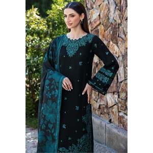 Conjunto de Traje Holgado de Algodón/Fibra de Bambú con Bordado Khaddar y Estampado Courtrai para Mujer de Brands Inn - Pantalones y Chal - BIC-4391 - Product Image 2