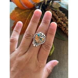 Bague statement en argent sterling avec turquoise Mohave faite à la main dans le sud-ouest, taille 7.75 - Product Image 2