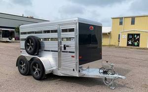Semi-remorque de transport de bétail pour bovins et ovins avec châssis robuste, capacité de charge utile de 2745 kg - Vente flash - Product Image 3