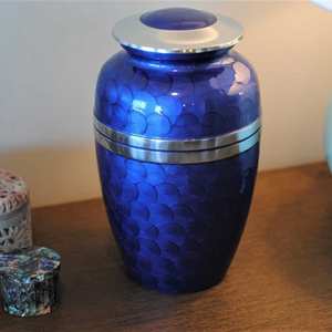 Las mejores urnas para cenizas para mascotas hechas en la India Productos funerarios de cremación de latón Premium - Product Image 4