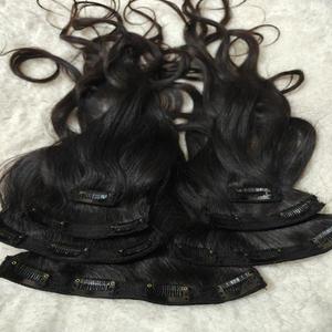 Extensiones de cabello humano con clip grueso para un volumen y longitud instantáneos con clips seguros y mezcla natural para todo tipo de cabello - Product Image 1