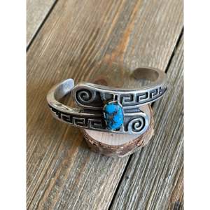 Merle House Kingman Turquoise & Sterling <b>Silver</b> <b>Cuff</b> <b>Bracelet</b> Fashionable Kingman Turquoise & Sterling <b>Silver</b> for Women - Product Image 1